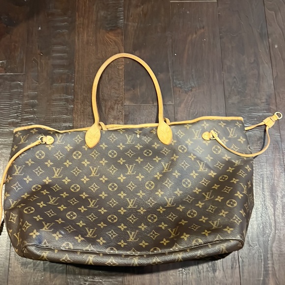 Louis Vuitton Neverfull Bag - Picture 2 of 7
